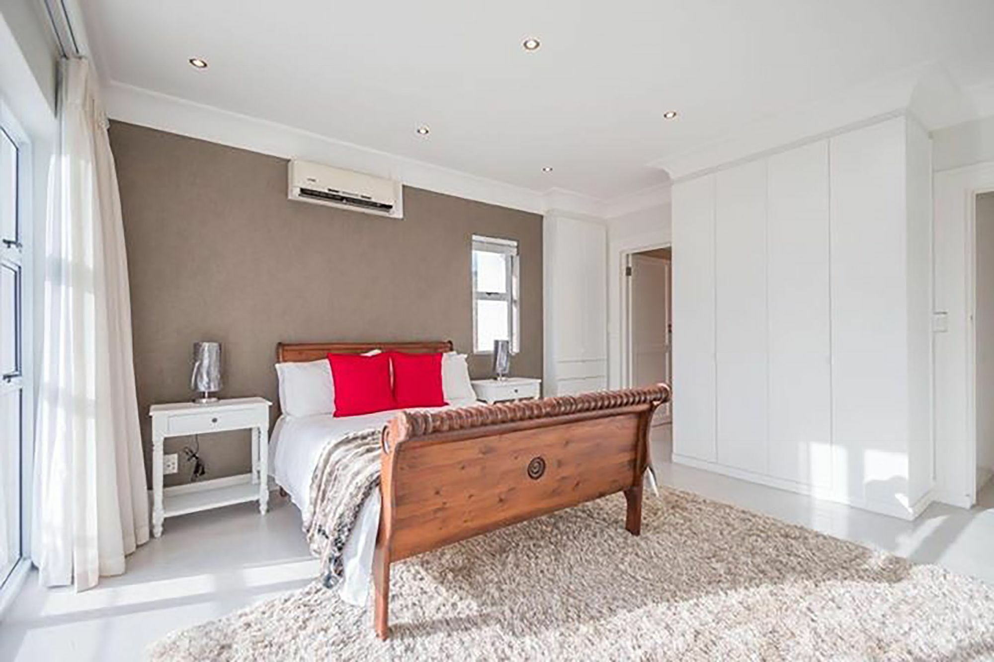 Apartment 2 On Medburn *